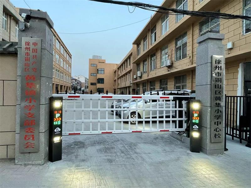 徐州市銅山區黃集鎮小學蜜桃视频在线免费观看係統 人臉識別係統 電動小門1.jpg