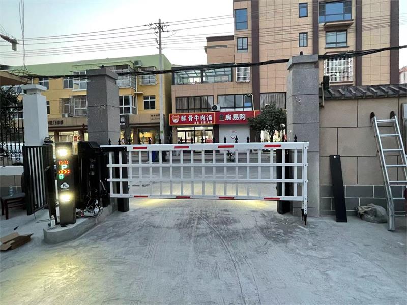 徐州市銅山區黃集鎮小學蜜桃视频在线免费观看係統 人臉識別係統 電動小門3.jpg